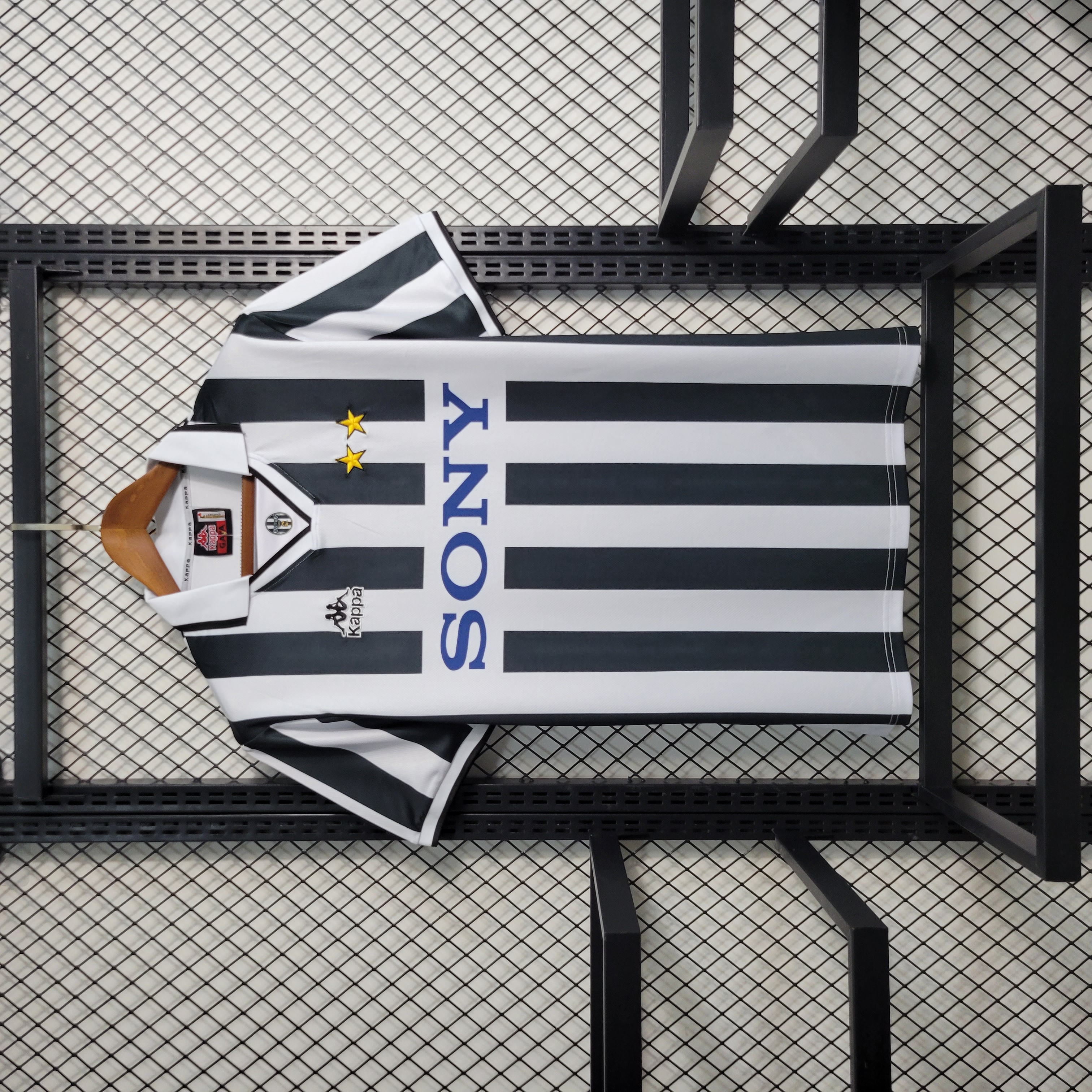 Retro Juventus 1995-97 Home Stadium Jersey